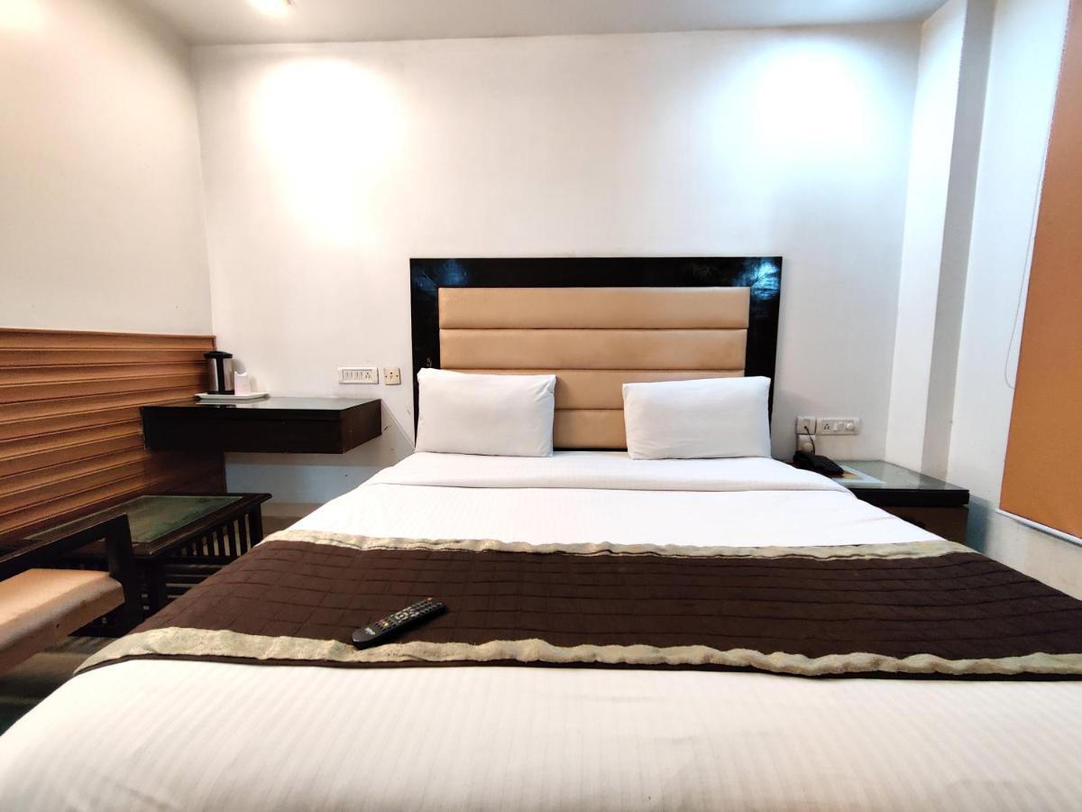 Stay At Hotel Pride, Delhi, Near Karol Bagh Metro Дели Экстерьер фото
