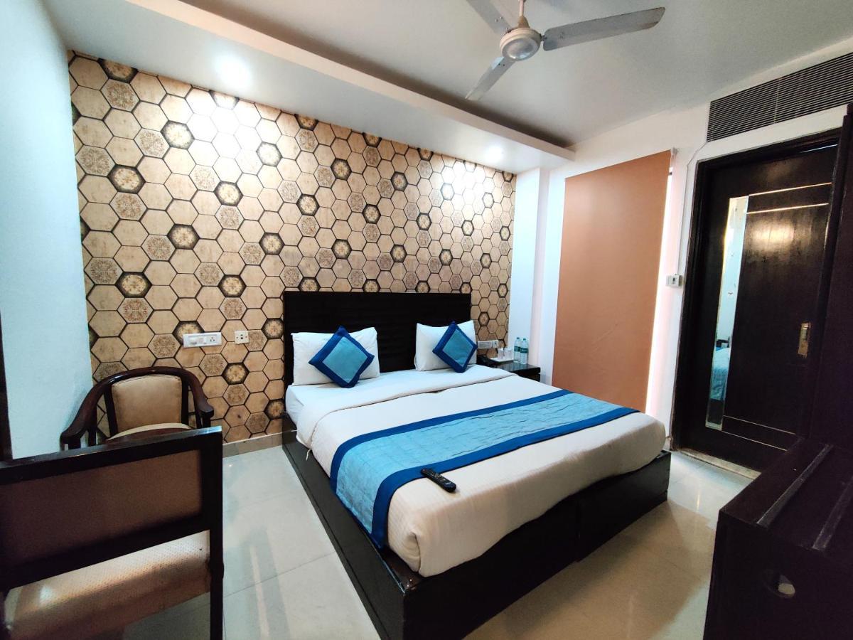 Stay At Hotel Pride, Delhi, Near Karol Bagh Metro Дели Экстерьер фото