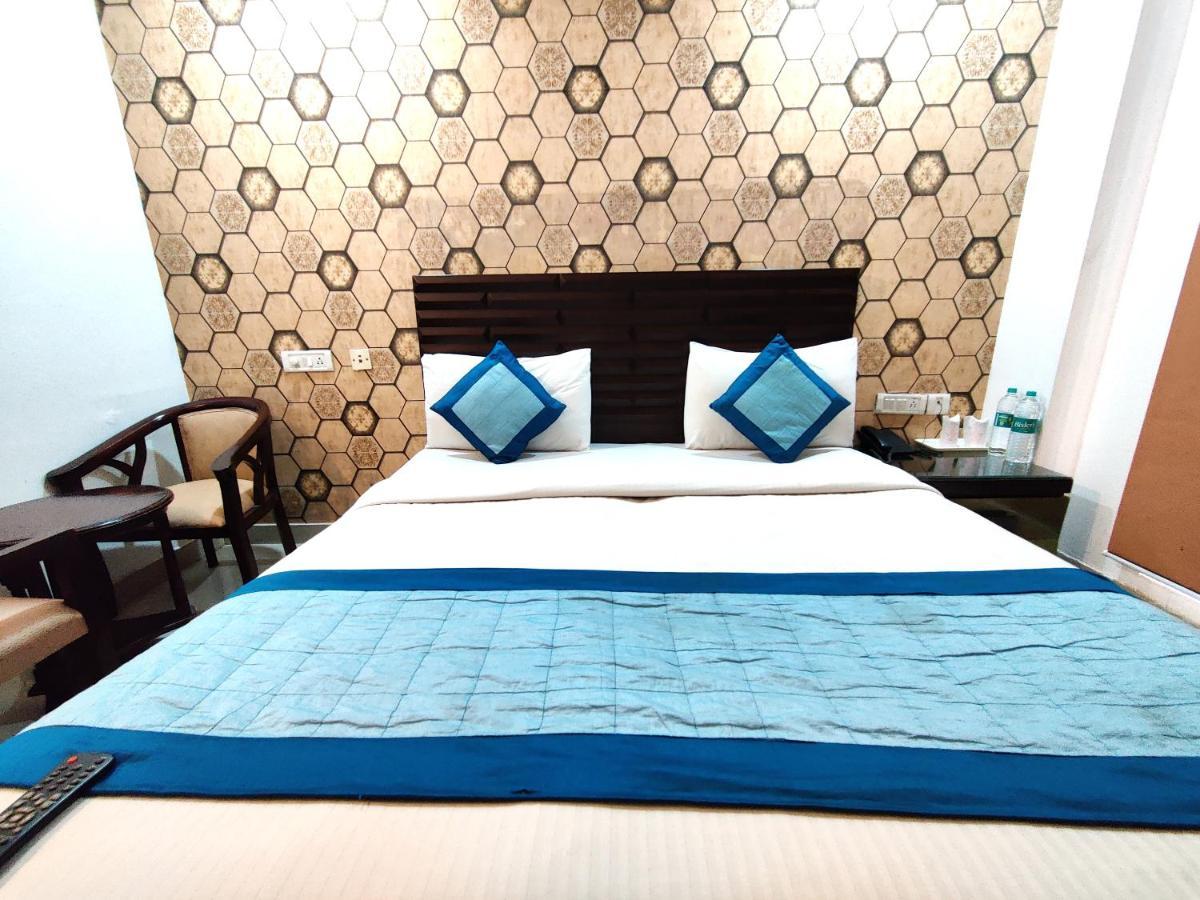 Stay At Hotel Pride, Delhi, Near Karol Bagh Metro Дели Экстерьер фото