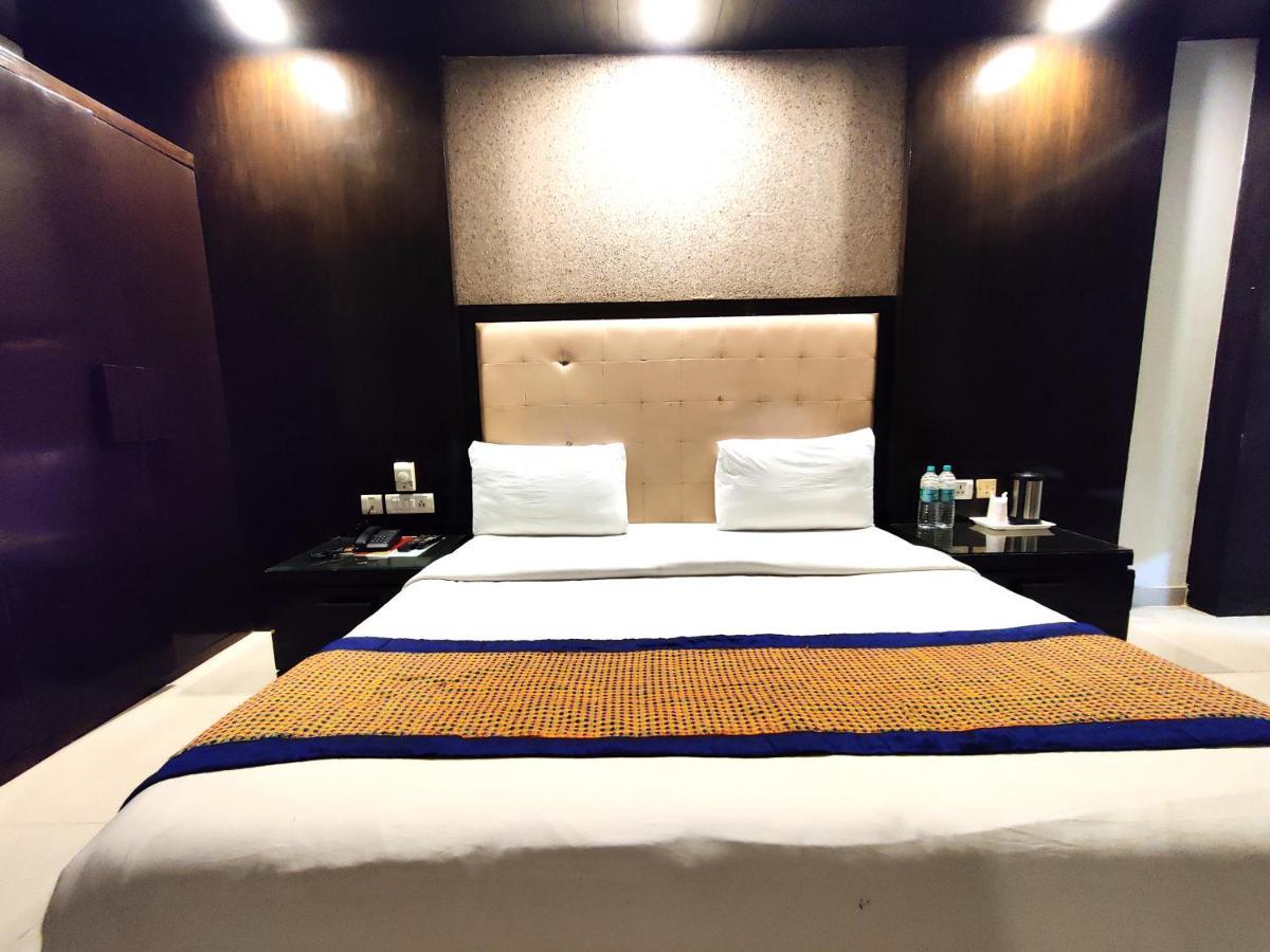 Stay At Hotel Pride, Delhi, Near Karol Bagh Metro Дели Экстерьер фото