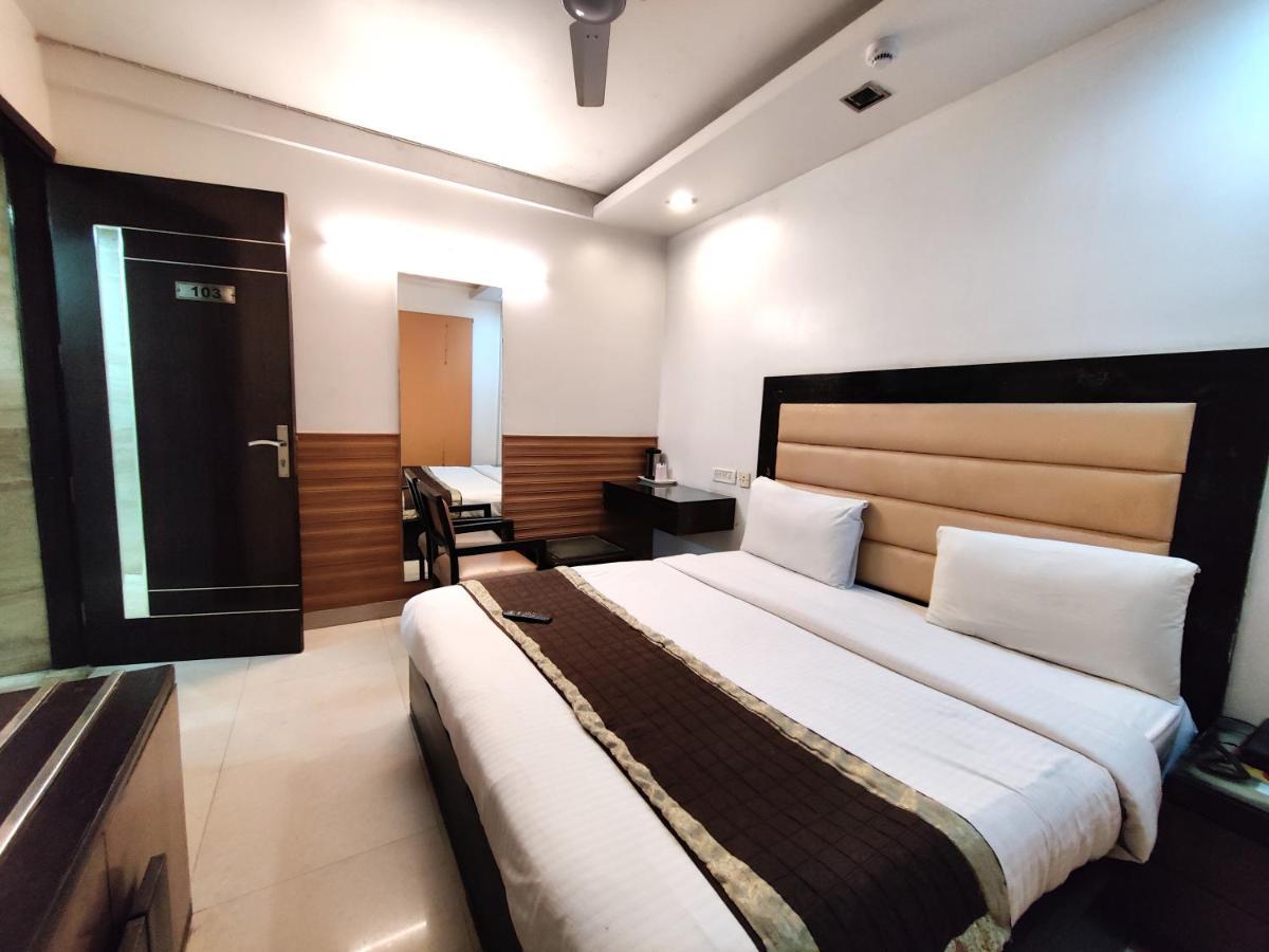 Stay At Hotel Pride, Delhi, Near Karol Bagh Metro Дели Экстерьер фото