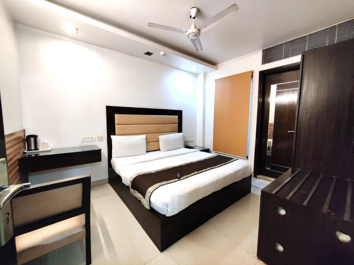 Stay At Hotel Pride, Delhi, Near Karol Bagh Metro Дели Экстерьер фото