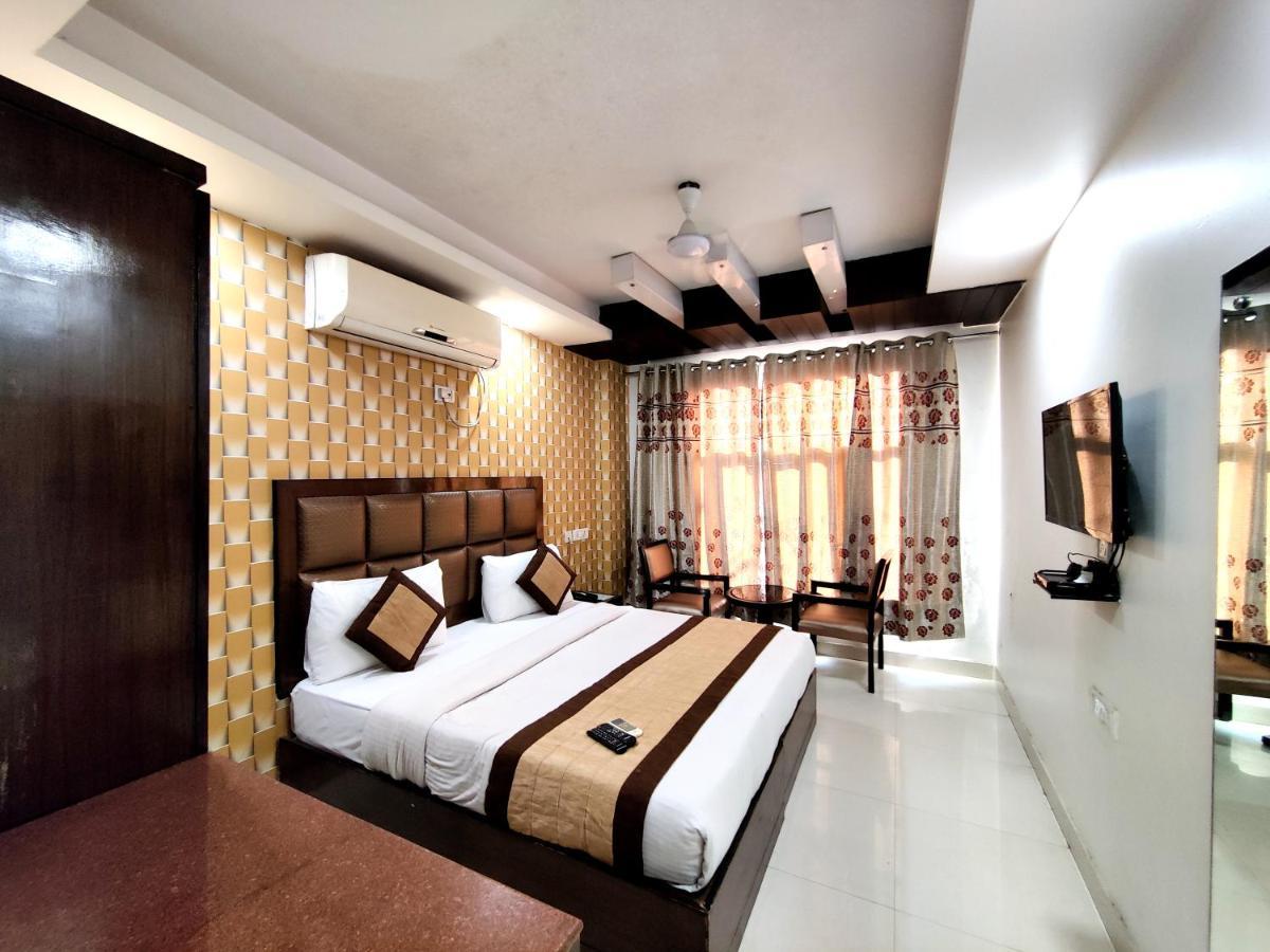 Stay At Hotel Pride, Delhi, Near Karol Bagh Metro Дели Экстерьер фото