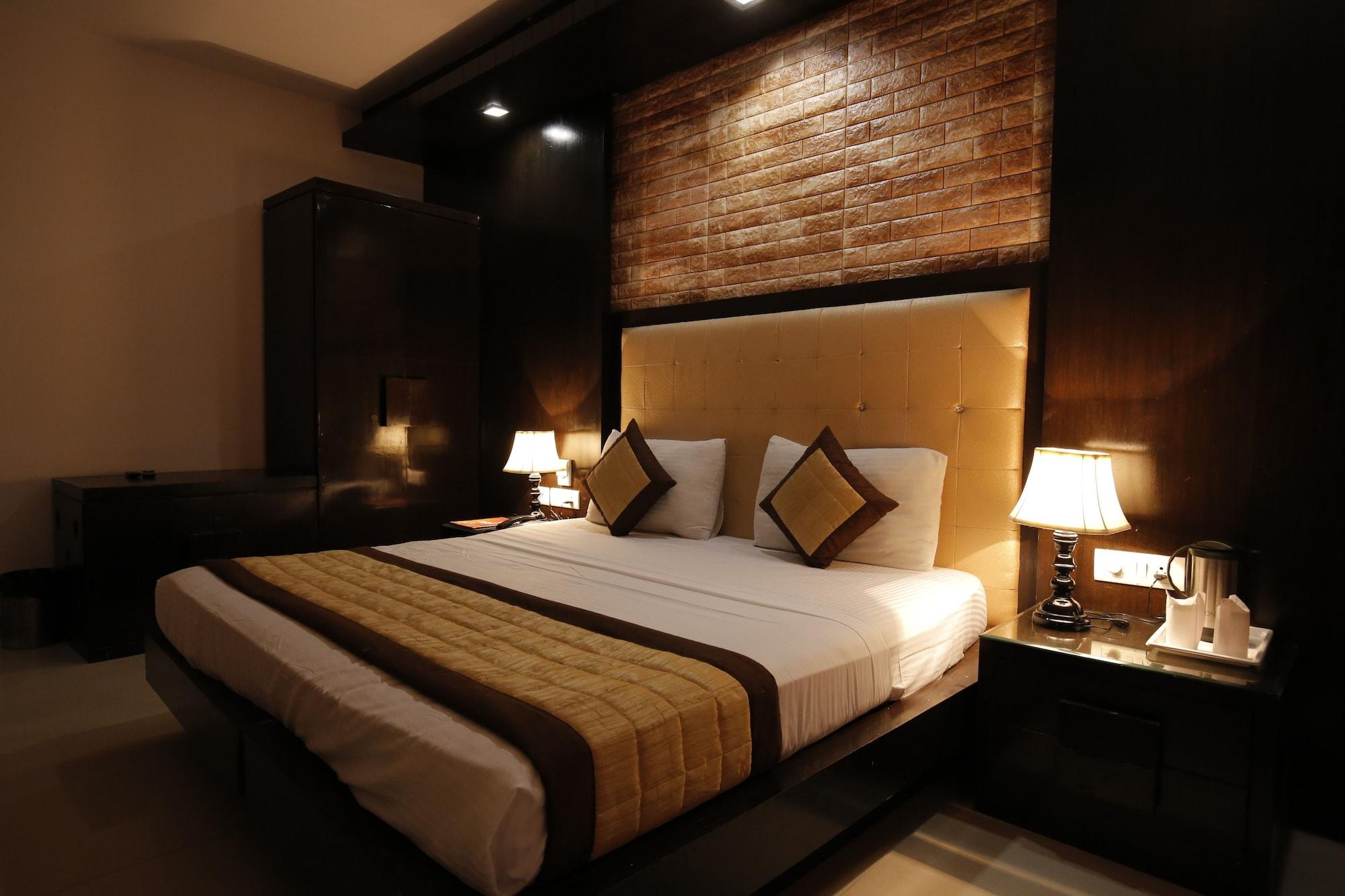 Stay At Hotel Pride, Delhi, Near Karol Bagh Metro Дели Экстерьер фото