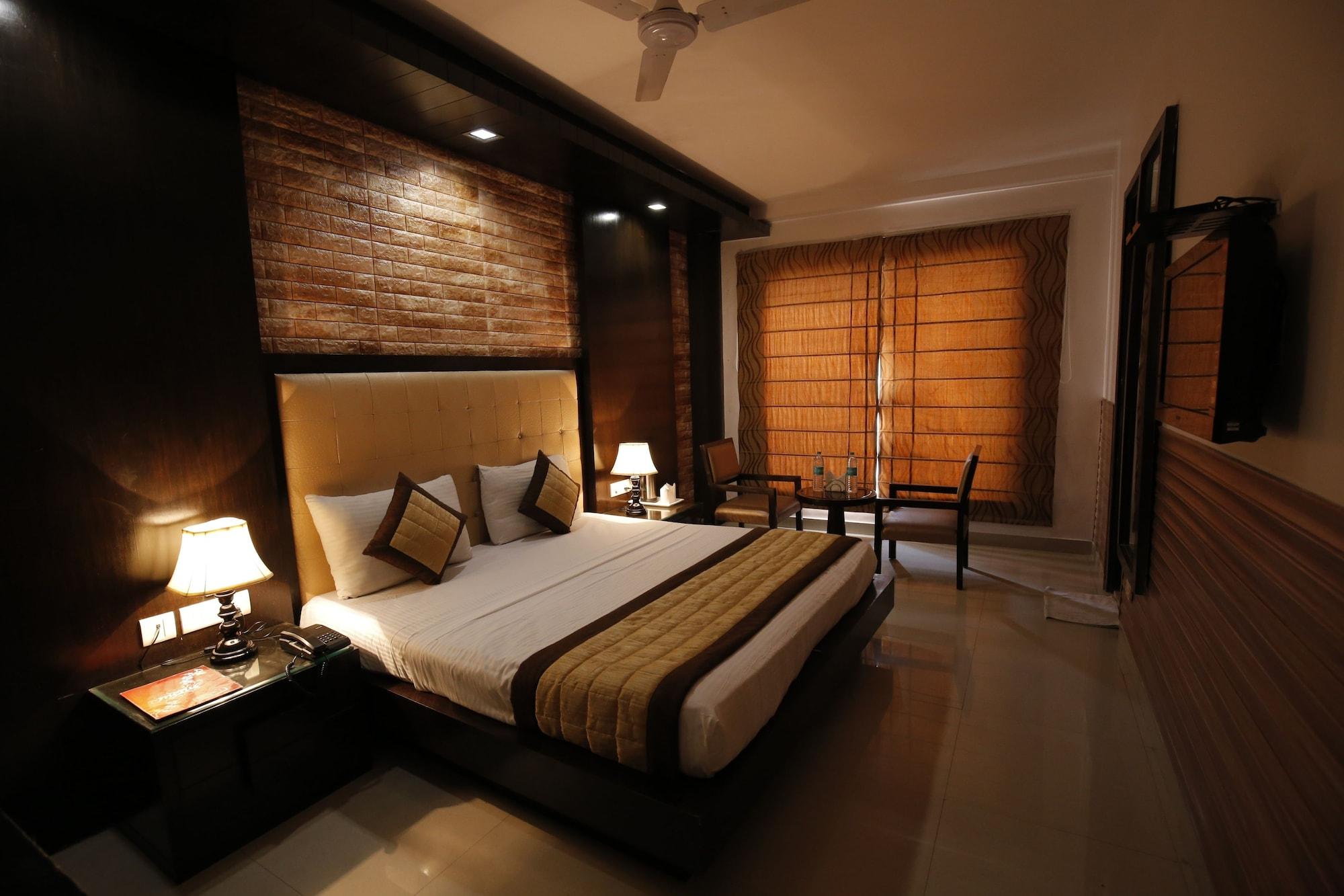 Stay At Hotel Pride, Delhi, Near Karol Bagh Metro Дели Экстерьер фото