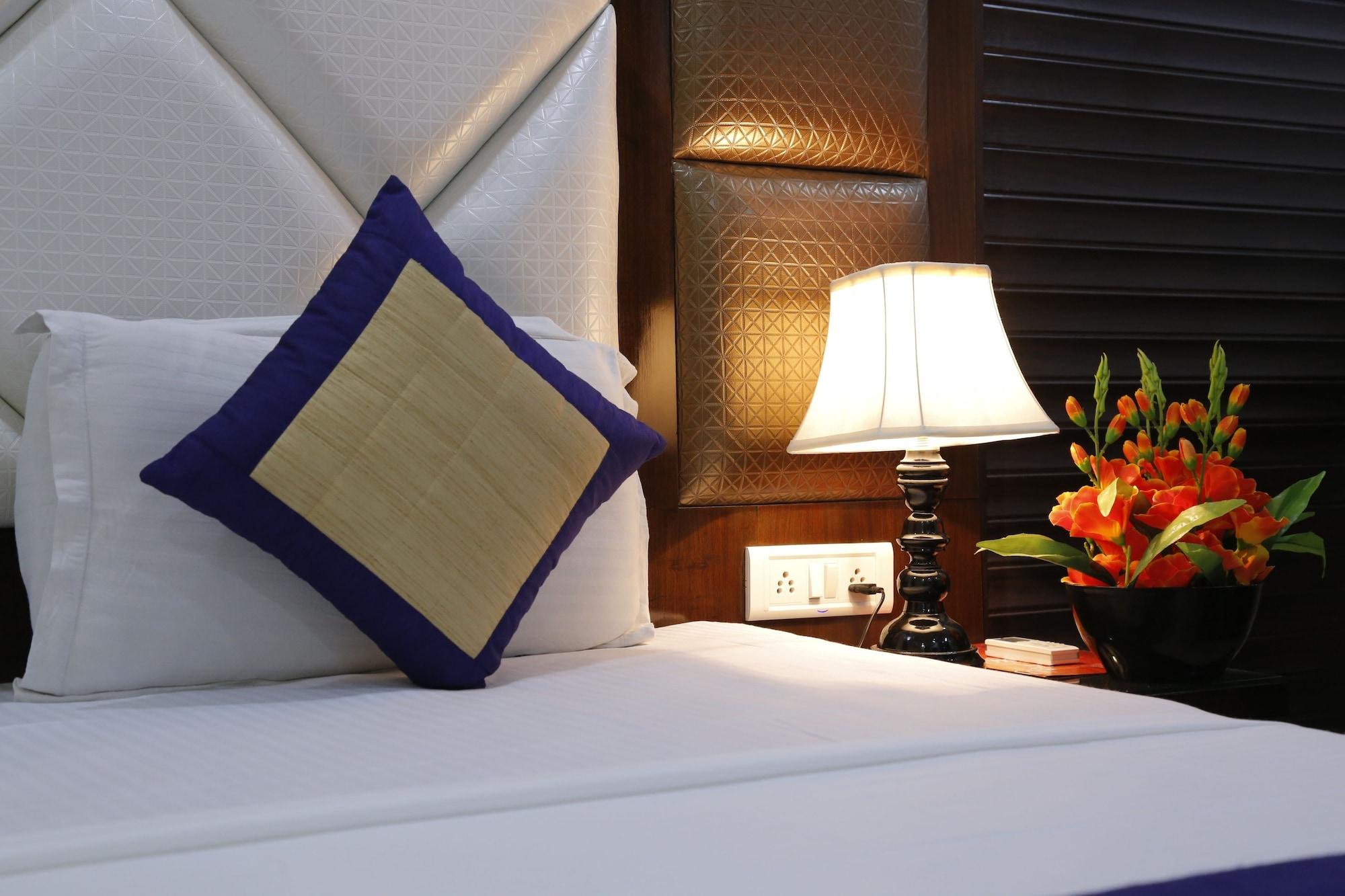 Stay At Hotel Pride, Delhi, Near Karol Bagh Metro Дели Экстерьер фото