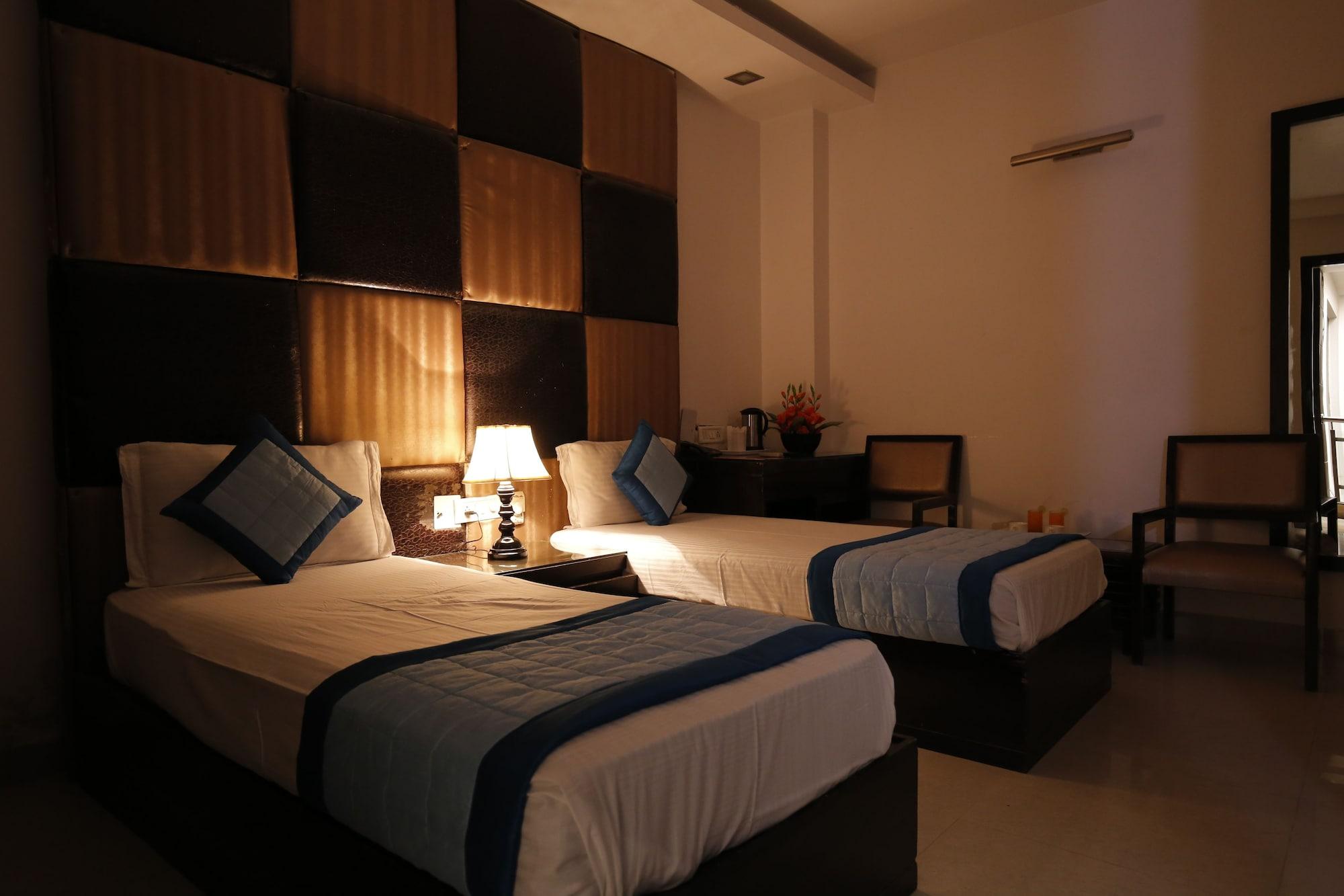 Stay At Hotel Pride, Delhi, Near Karol Bagh Metro Дели Экстерьер фото