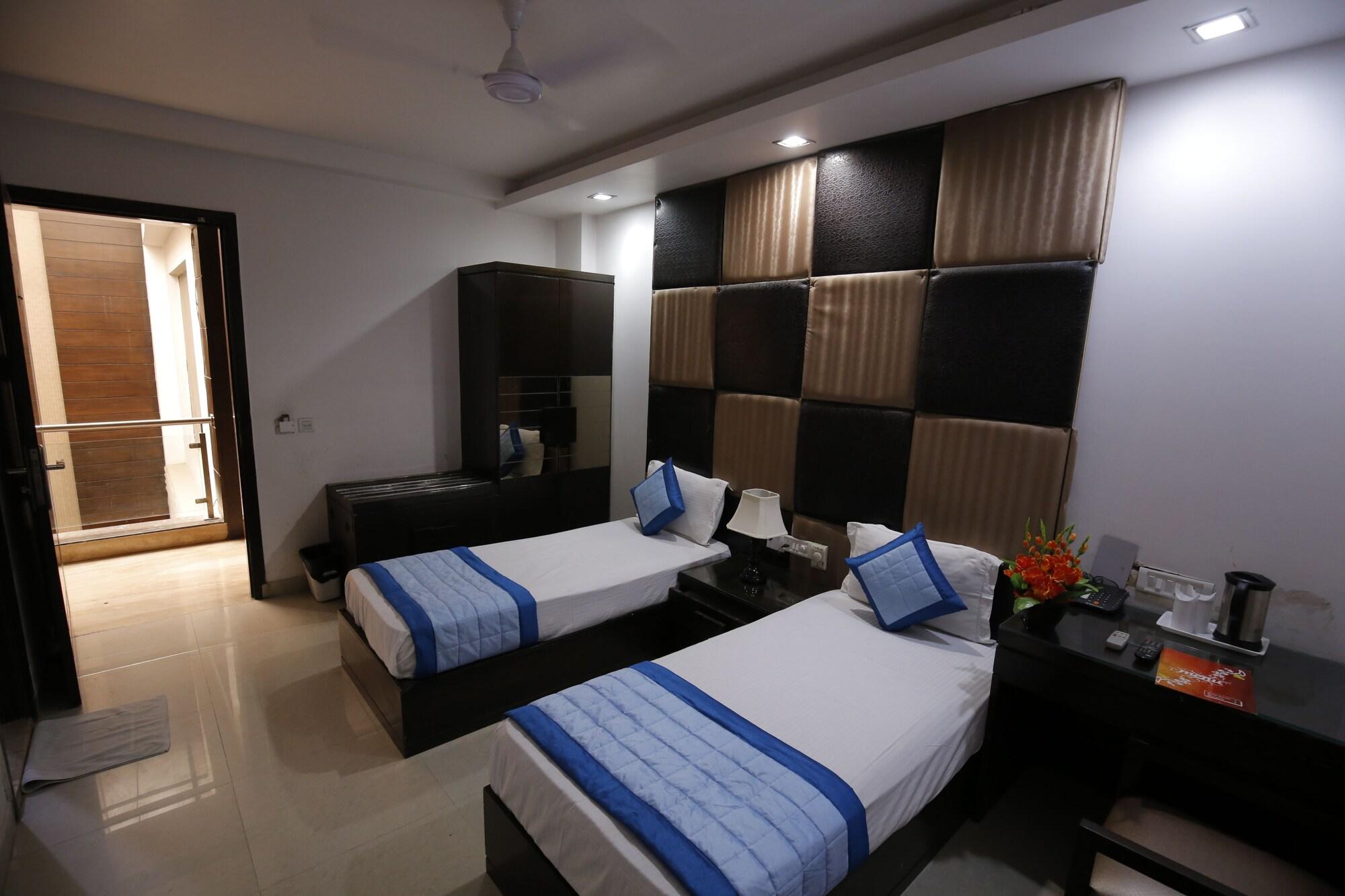 Stay At Hotel Pride, Delhi, Near Karol Bagh Metro Дели Экстерьер фото