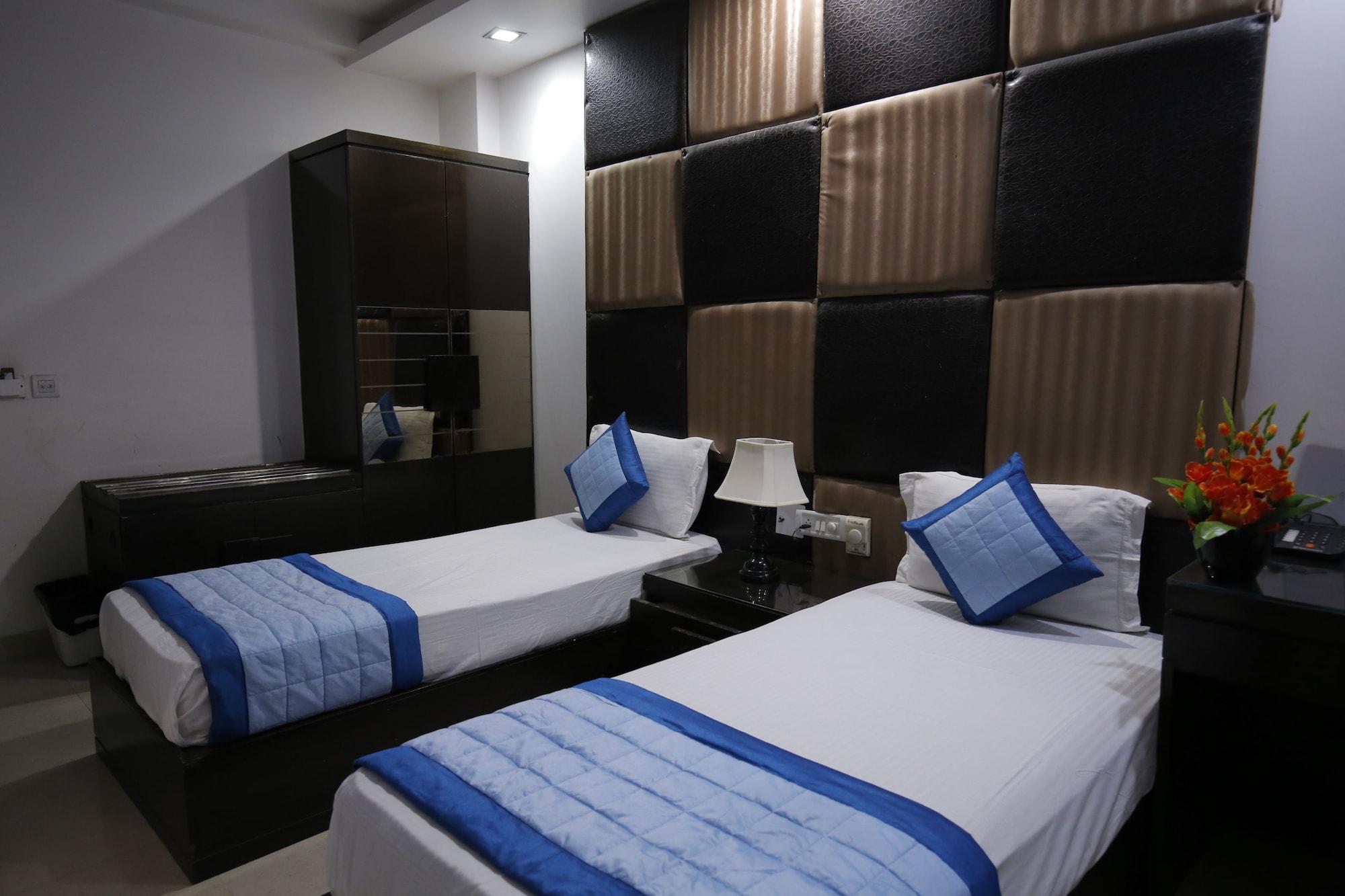 Stay At Hotel Pride, Delhi, Near Karol Bagh Metro Дели Экстерьер фото