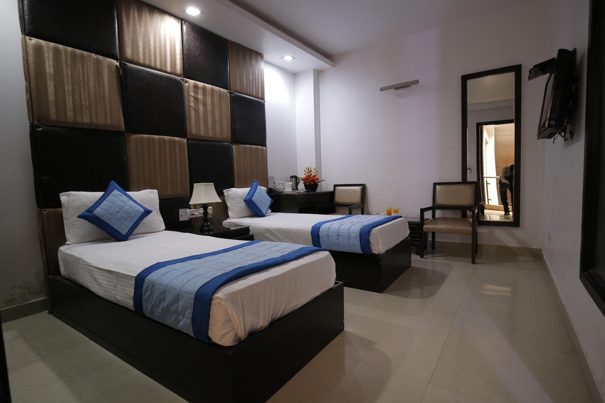 Stay At Hotel Pride, Delhi, Near Karol Bagh Metro Дели Экстерьер фото