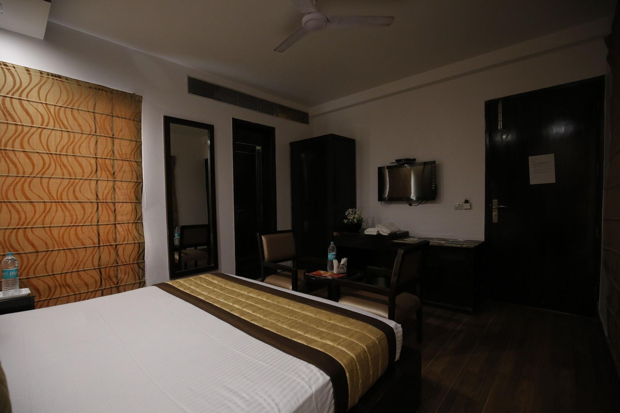 Stay At Hotel Pride, Delhi, Near Karol Bagh Metro Дели Экстерьер фото