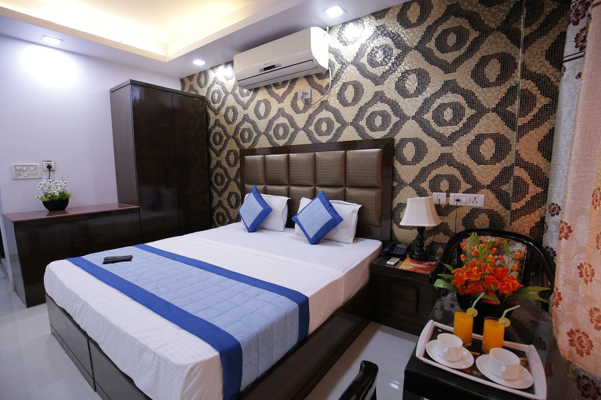 Stay At Hotel Pride, Delhi, Near Karol Bagh Metro Дели Экстерьер фото