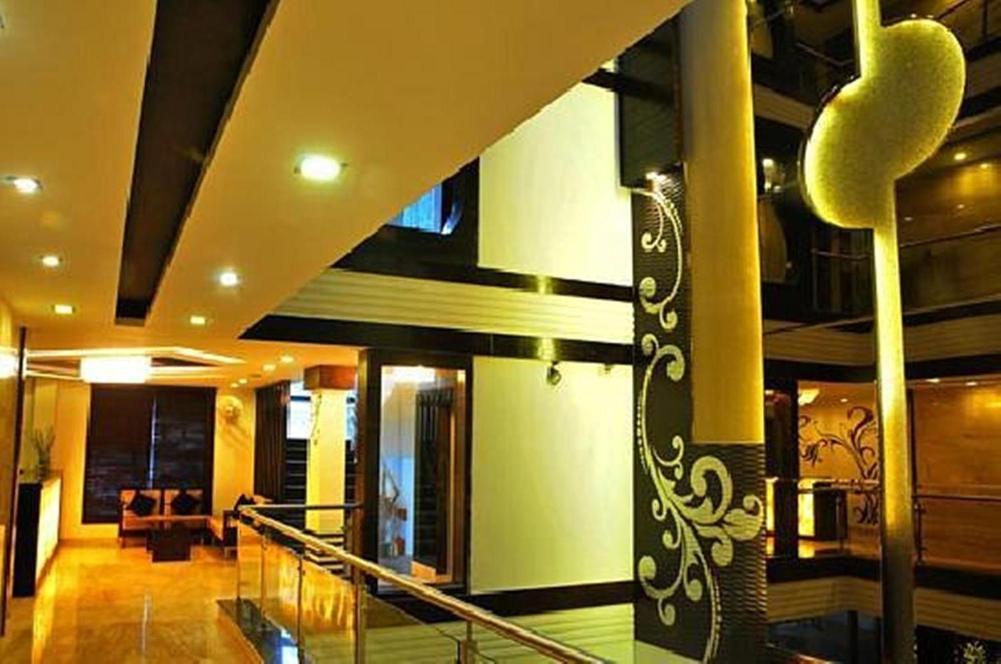 Stay At Hotel Pride, Delhi, Near Karol Bagh Metro Дели Экстерьер фото