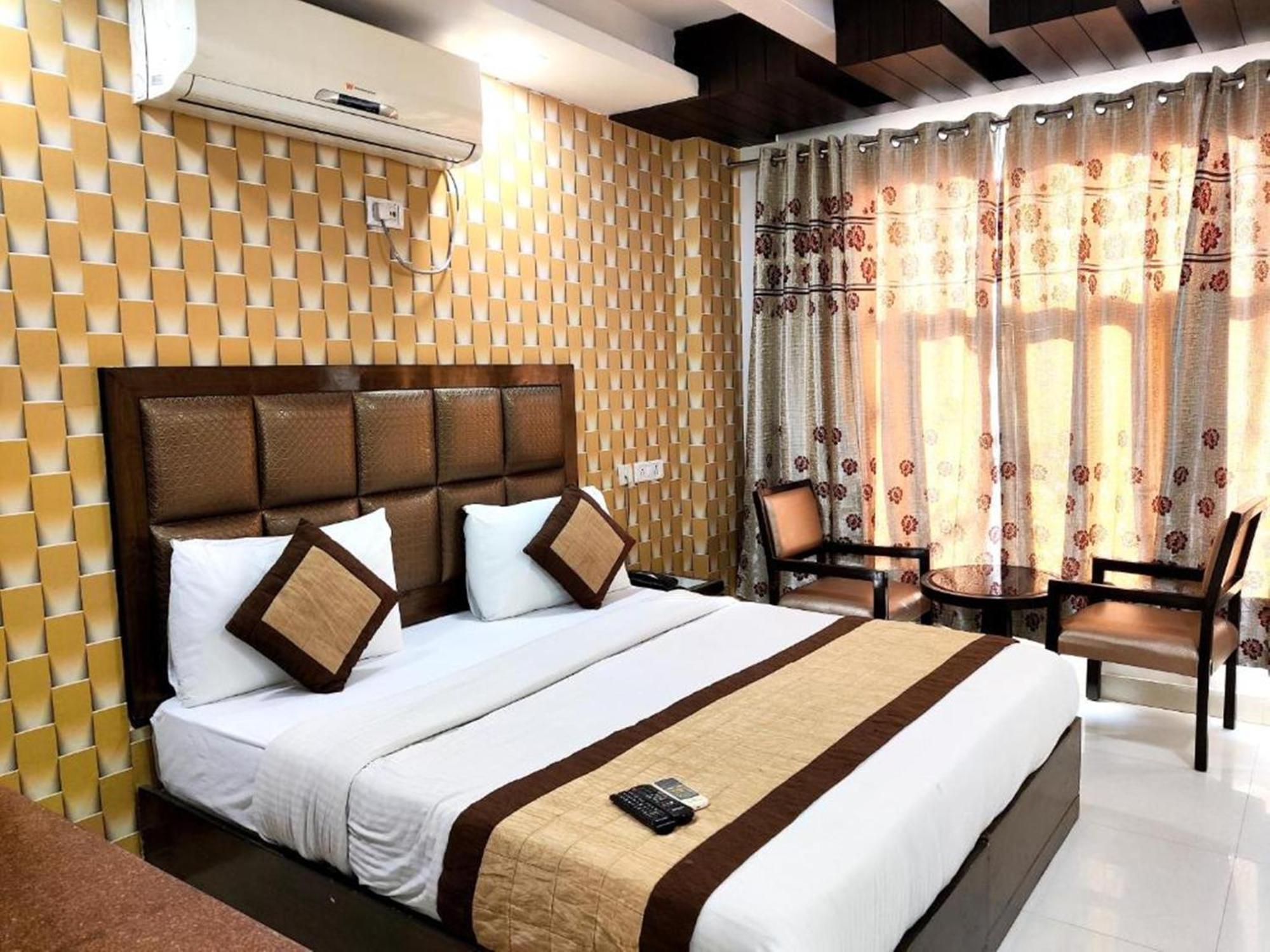 Stay At Hotel Pride, Delhi, Near Karol Bagh Metro Дели Экстерьер фото