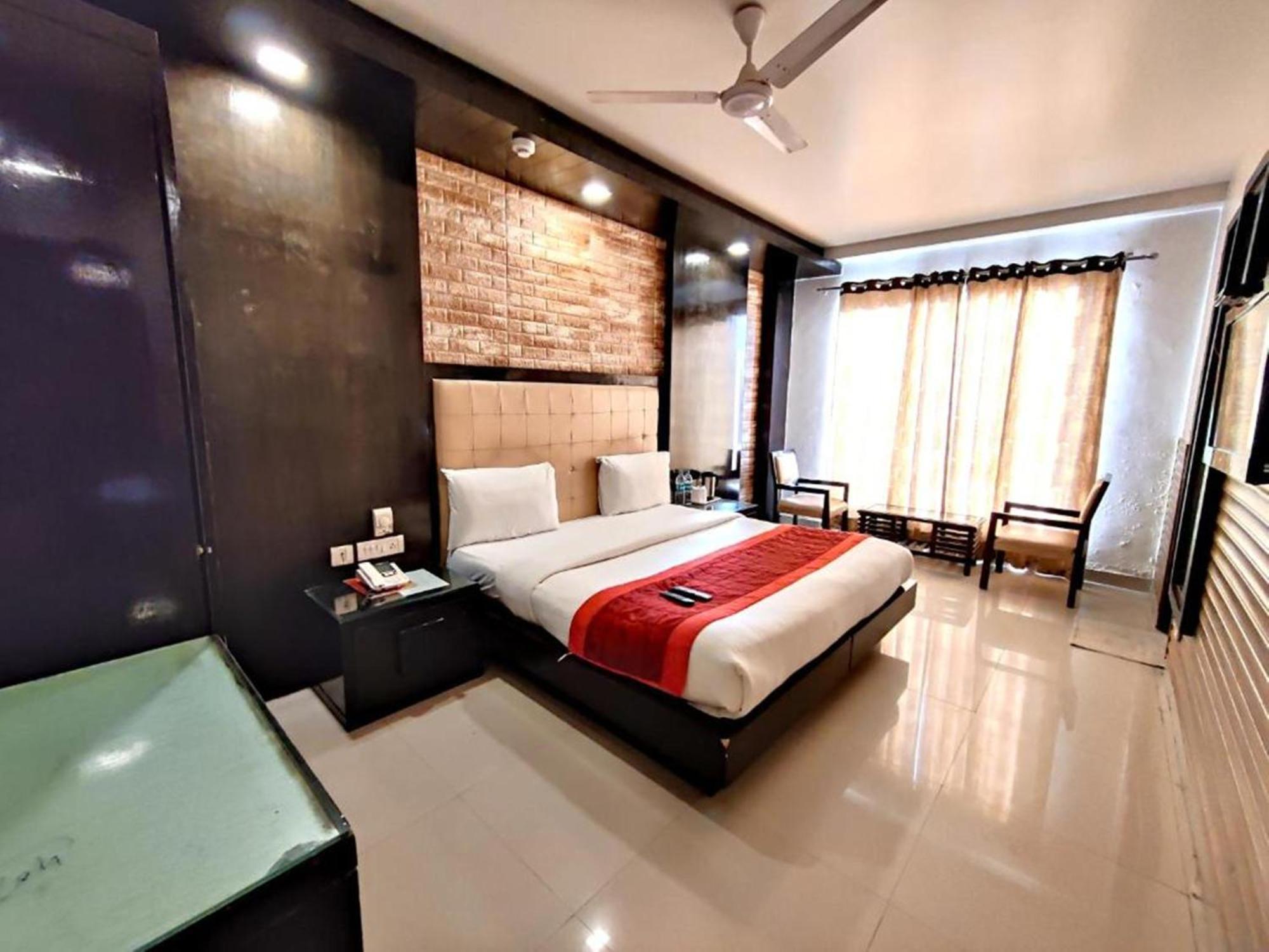 Stay At Hotel Pride, Delhi, Near Karol Bagh Metro Дели Экстерьер фото