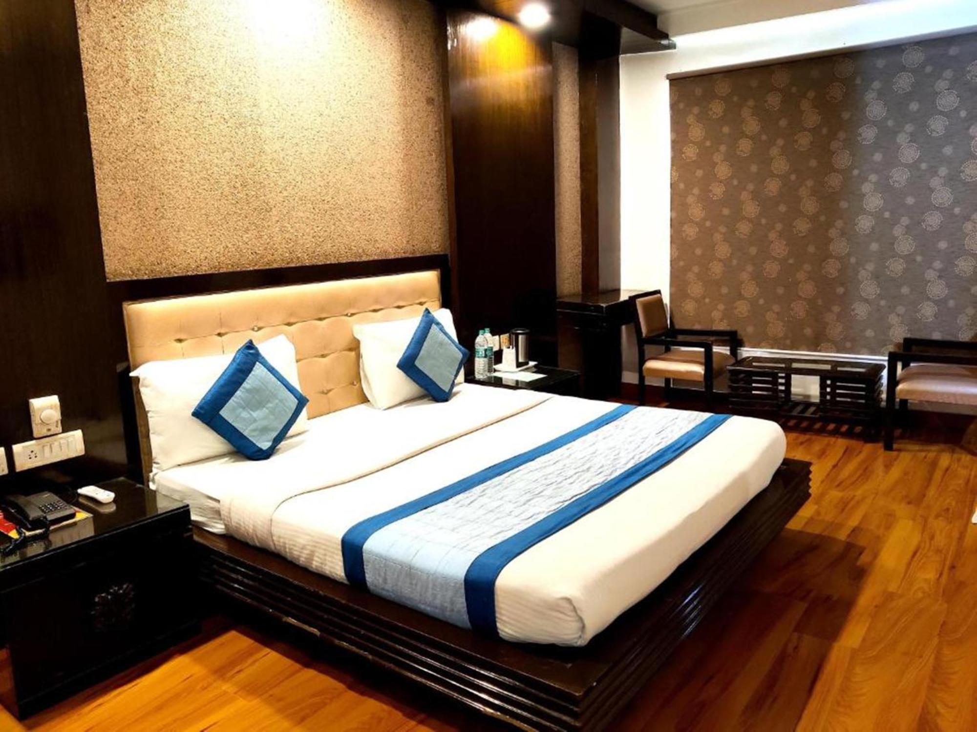 Stay At Hotel Pride, Delhi, Near Karol Bagh Metro Дели Экстерьер фото