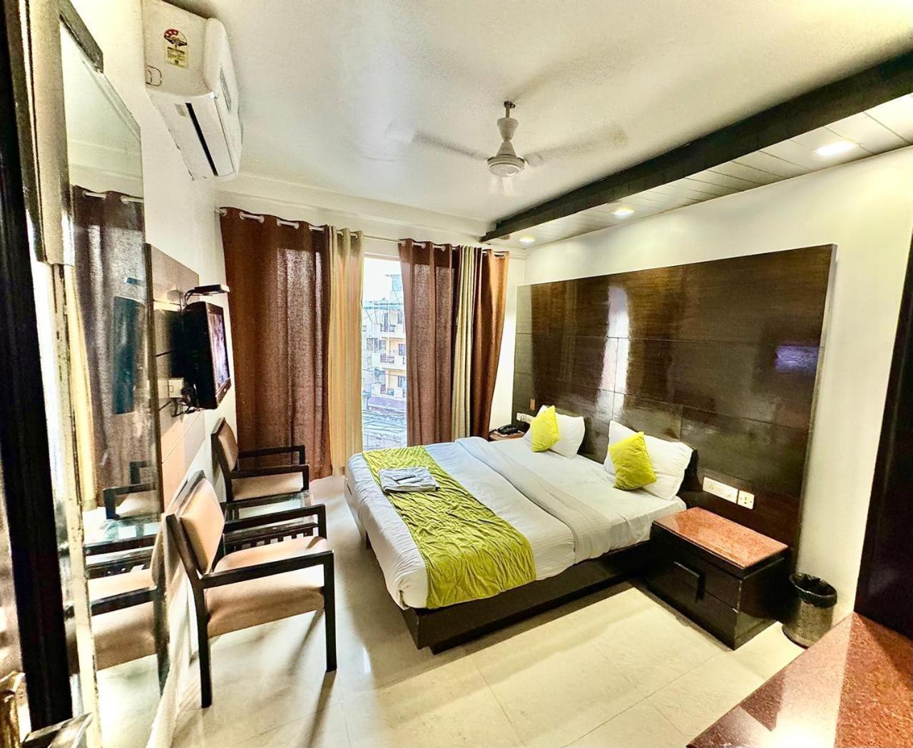 Stay At Hotel Pride, Delhi, Near Karol Bagh Metro Дели Экстерьер фото