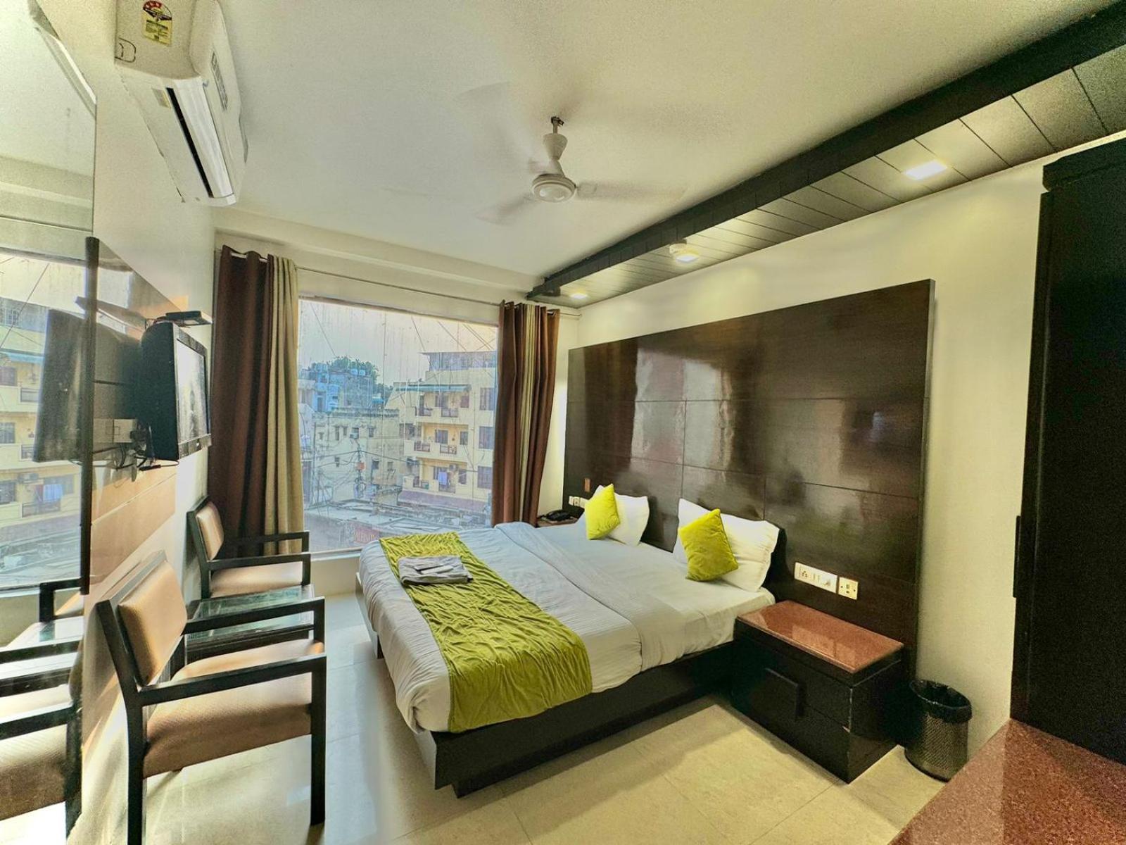 Stay At Hotel Pride, Delhi, Near Karol Bagh Metro Дели Экстерьер фото